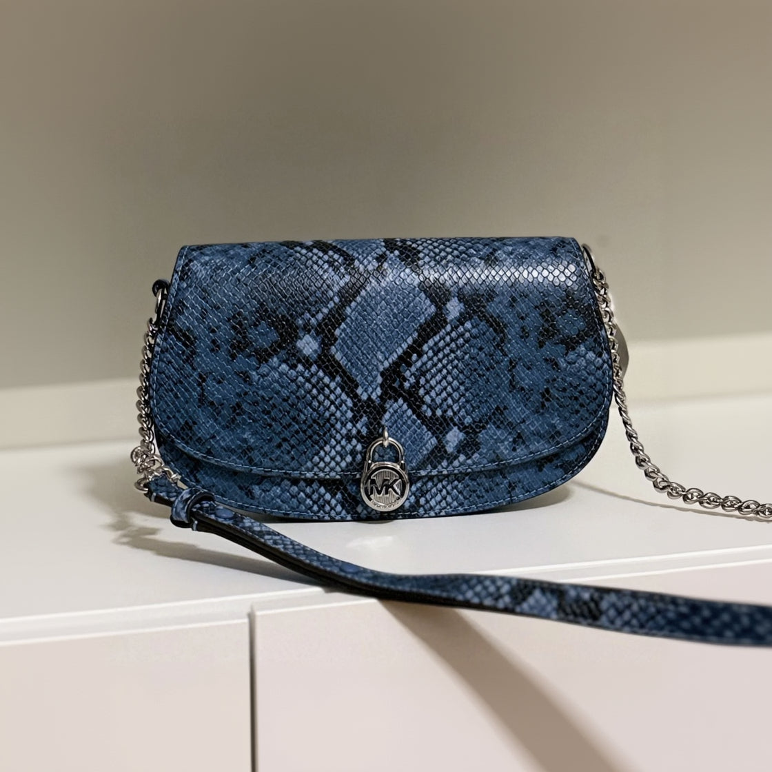 Sac épaule MICHAEL KORS à motif serpent